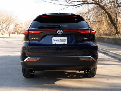 Used 2024 Toyota Venza XLE image 8