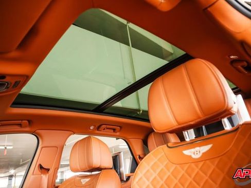 Used 2017 Bentley Bentayga image 34