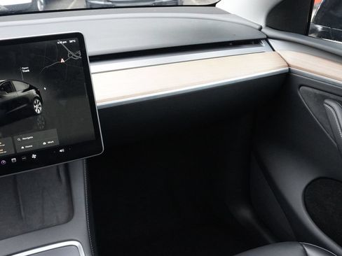 Used 2024 Tesla Model Y Long Range AWD/4WD image 33