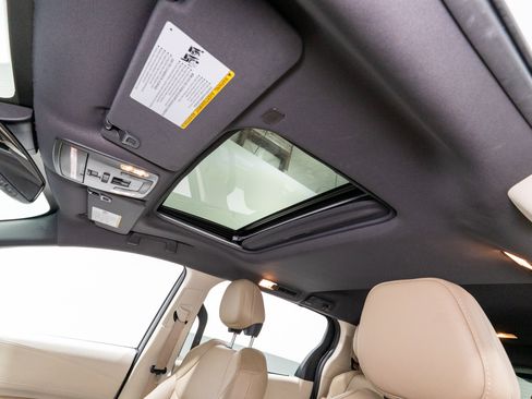 Used 2023 Toyota Sienna XLE FWD image 16