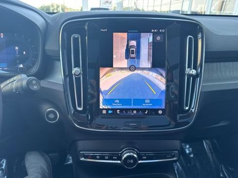 Certified 2025 Volvo XC40 B5 Plus AWD/4WD image 26