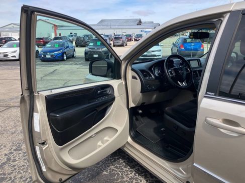 Used 2013 Dodge Grand Caravan Crew w/ Driver Convenience Group image 9