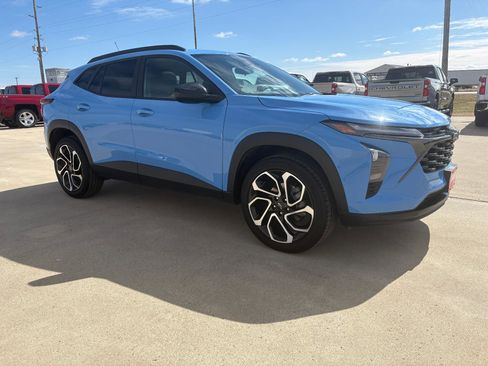 Used 2024 Chevrolet Trax RS w/ Sunroof Package image 8