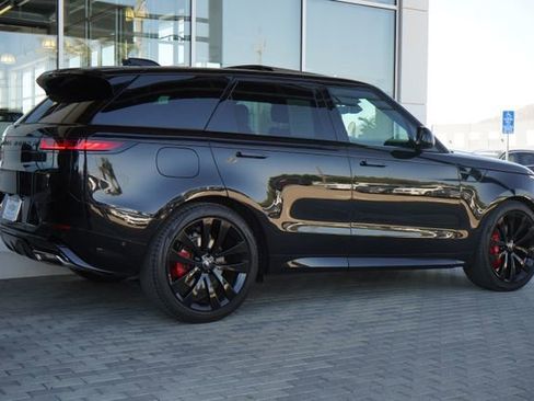 Used 2024 Land Rover Range Rover Sport Dynamic SE AWD/4WD image 9