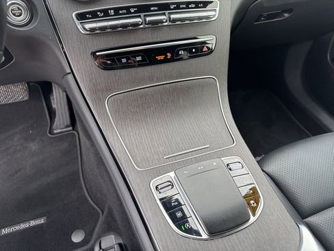 Used 2022 Mercedes-Benz GLC 300 4MATIC w/ Multimedia Package Lite image 25