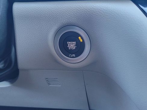 Certified 2023 Chrysler Pacifica Touring-L image 33