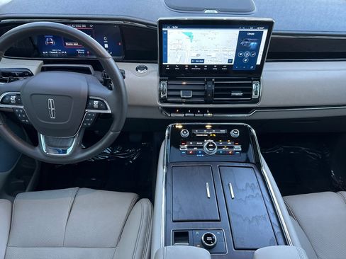 Certified 2024 Lincoln Navigator Reserve image 13