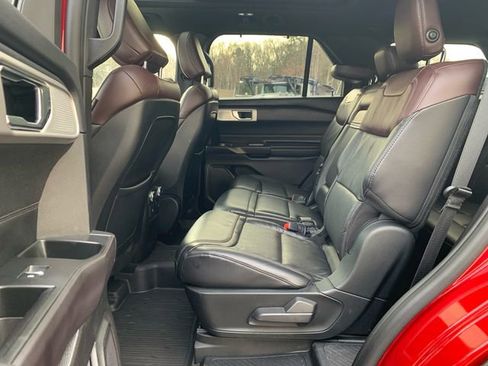 Certified 2020 Ford Explorer Platinum w/ Premium Technology Package image 19