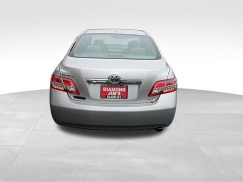 Used 2011 Toyota Camry LE image 6
