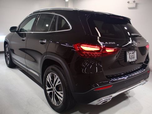 Used 2025 Mercedes-Benz GLA 250 4MATIC image 13