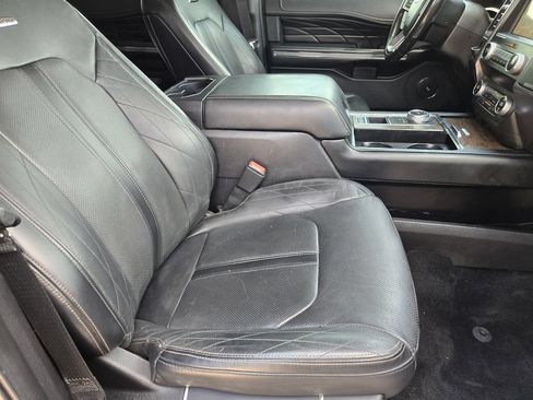 Used 2019 Ford Expedition Platinum RWD image 11