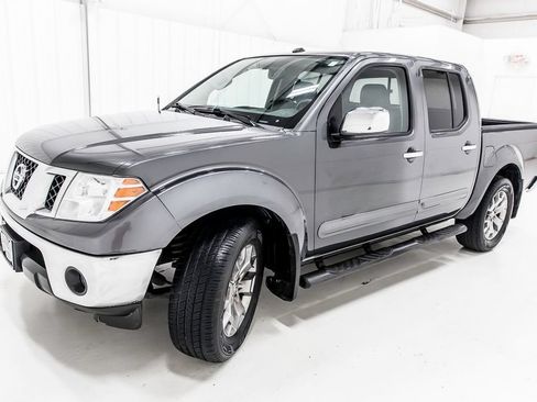 Used 2019 Nissan Frontier SL RWD image 2