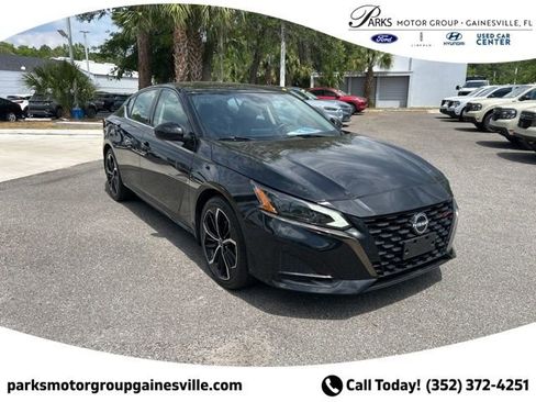 Used 2024 Nissan Altima 2.5 SR FWD image 1