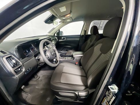 Used 2023 Kia Sorento LX FWD image 14