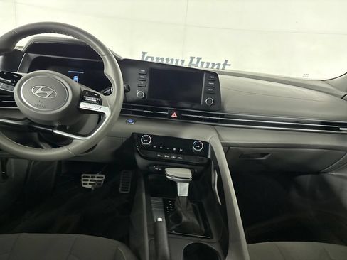 Used 2025 Hyundai Elantra Sport FWD image 24
