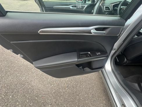 Used 2020 Ford Fusion SEL FWD image 18