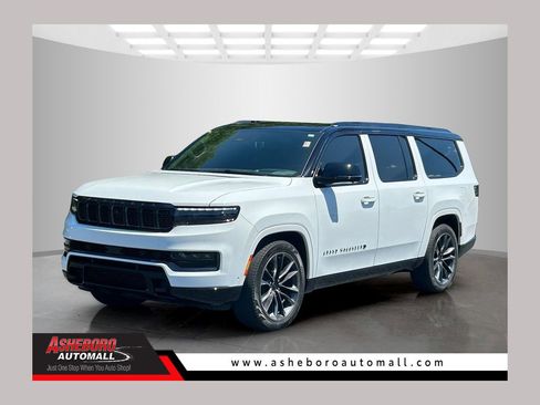 Used 2025 Jeep Grand Wagoneer L Series III w/ Rear Seat Video Group 1 AWD/4WD image 1