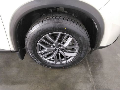 Used 2024 Nissan Rogue S FWD image 36