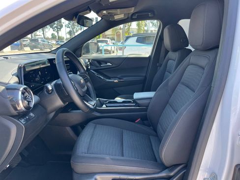 Used 2025 Chevrolet Equinox LT FWD image 23