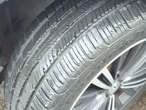 Used 2018 Volkswagen Tiguan SEL AWD/4WD image 55
