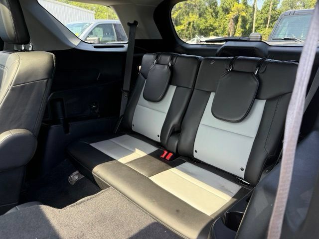 Used 2022 Ford Explorer XLT w/ Equipment Group 202A AWD/4WD image 6