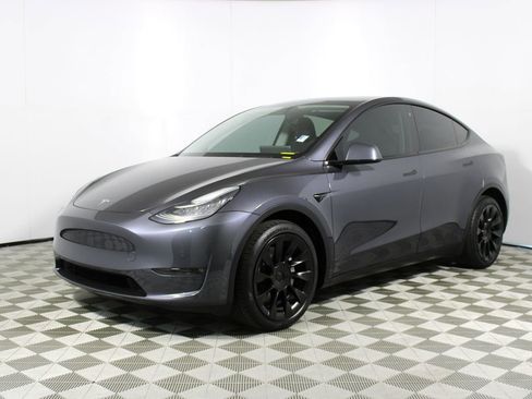 Used 2021 Tesla Model Y Long Range image 3