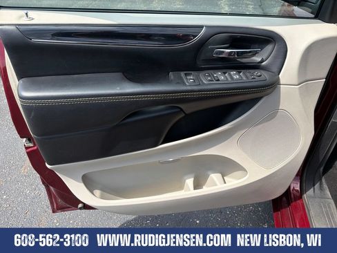 Used 2020 Dodge Grand Caravan SXT FWD image 10