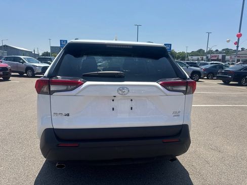 Used 2025 Toyota RAV4 XLE AWD/4WD image 6