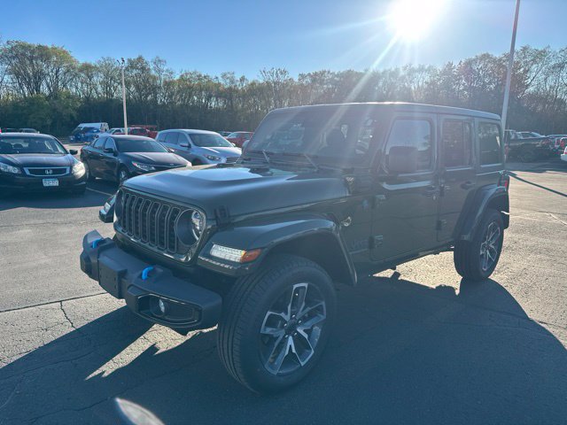 Used 2024 Jeep Wrangler Unlimited w/ Convenience Group AWD/4WD image 3