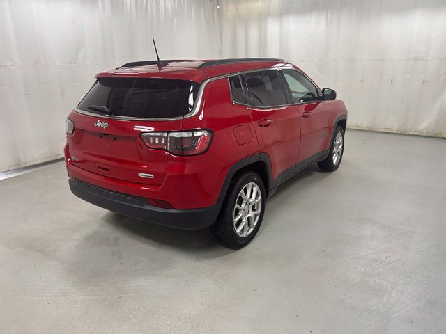 Used 2024 Jeep Compass Latitude AWD/4WD image 4
