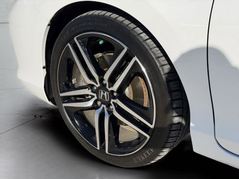 Used 2017 Honda Accord Touring image 10