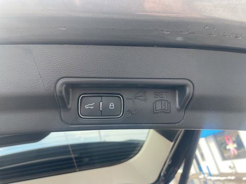 Used 2025 Ford Explorer Active image 33