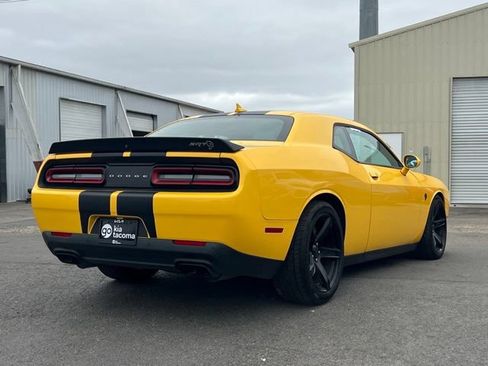 Used 2017 Dodge Challenger SRT Hellcat RWD image 5