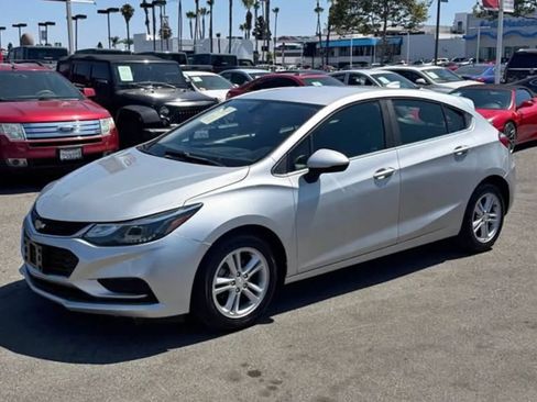Used 2017 Chevrolet Cruze LT FWD image 2