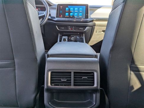 Used 2024 Volkswagen Atlas Cross Sport SE image 29