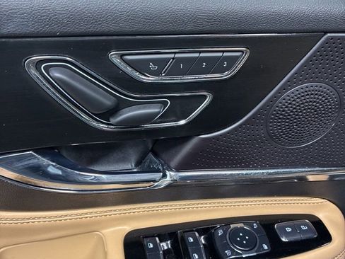 Used 2023 Lincoln Corsair Reserve w/ Jet Appearance Package image 12