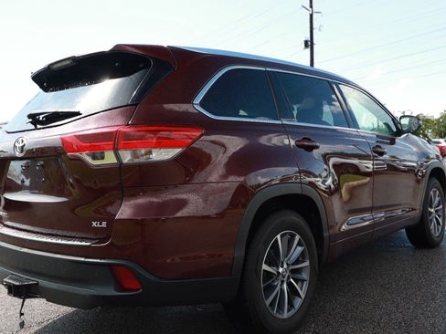 Used 2018 Toyota Highlander XLE FWD image 5
