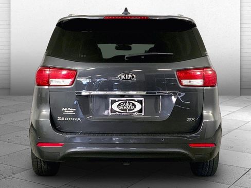 Used 2018 Kia Sedona SX FWD image 3