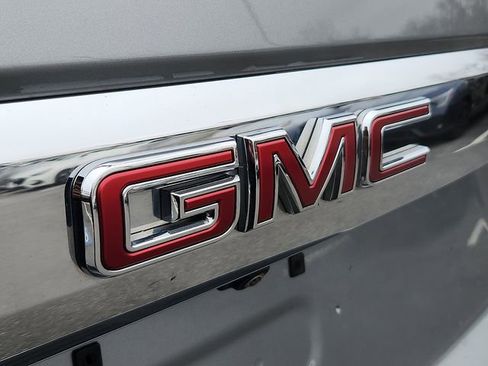 Used 2024 GMC Yukon SLT image 32