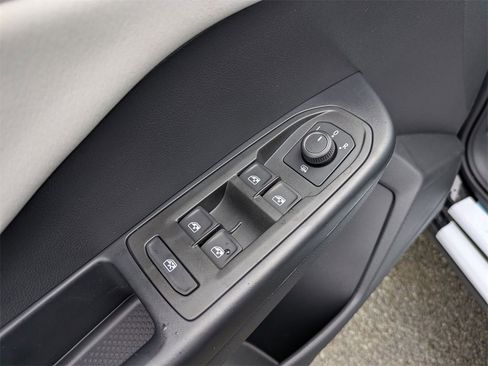 New 2026 Volkswagen Taos SE image 12