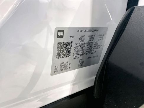 Used 2025 Chevrolet Trax LT w/ LT Convenience Package image 34