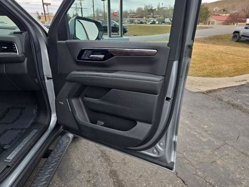 Used 2025 Chevrolet Suburban Z71 w/ Comfort Package image 27