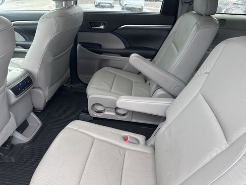 Used 2019 Toyota Highlander Limited image 7