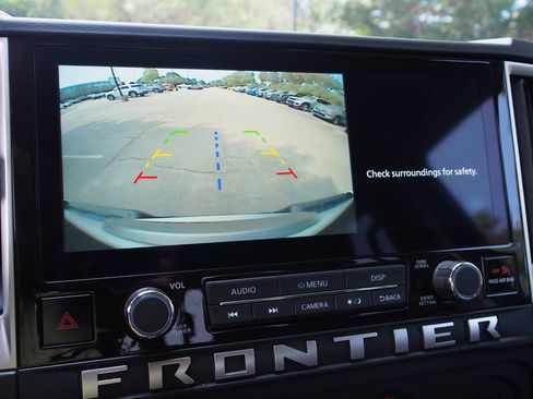 Used 2025 Nissan Frontier SV RWD image 28