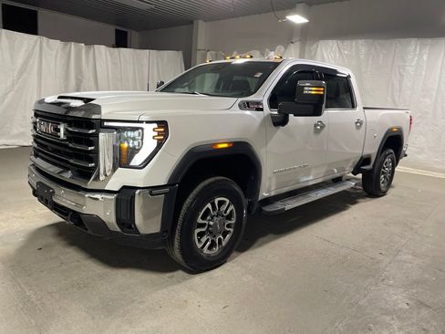Used 2025 GMC Sierra 2500 SLT w/ SLT Convenience Package AWD/4WD image 3