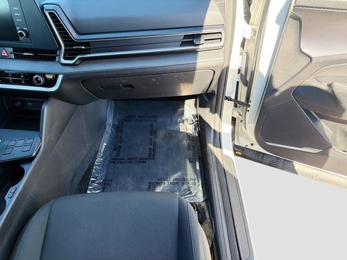 Used 2024 Kia Sportage LX image 17