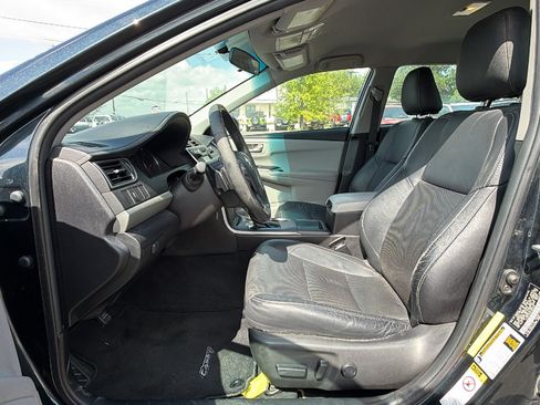 Used 2015 Toyota Camry SE FWD image 11