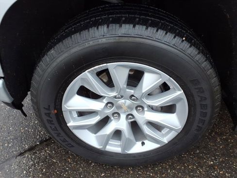 Used 2022 Chevrolet Silverado 1500 Custom image 9