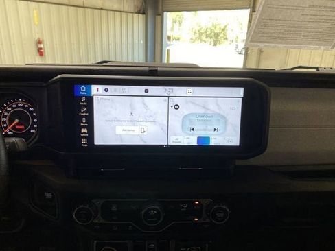 Used 2025 Jeep Wrangler Sport AWD/4WD image 36