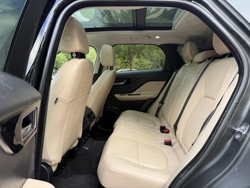 Used 2019 Jaguar F-PACE Premium image 24